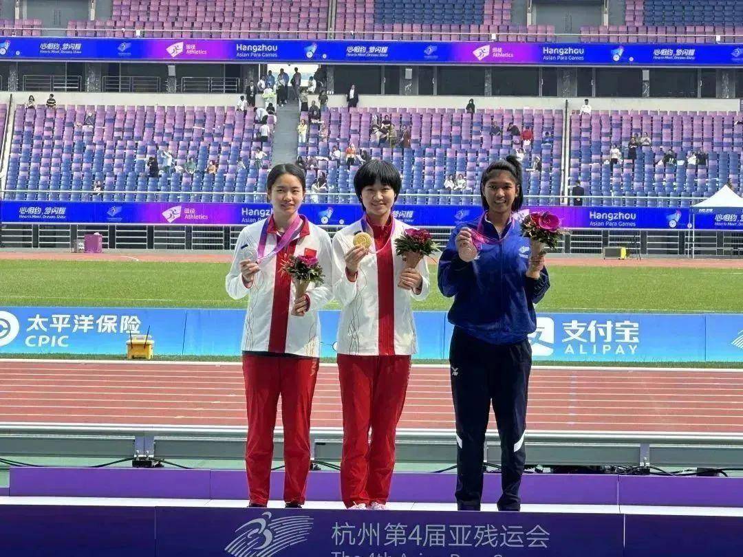 开云综合app官方官网-科维托娃在FPX比赛中刷新纪录，表现优异引发热议！