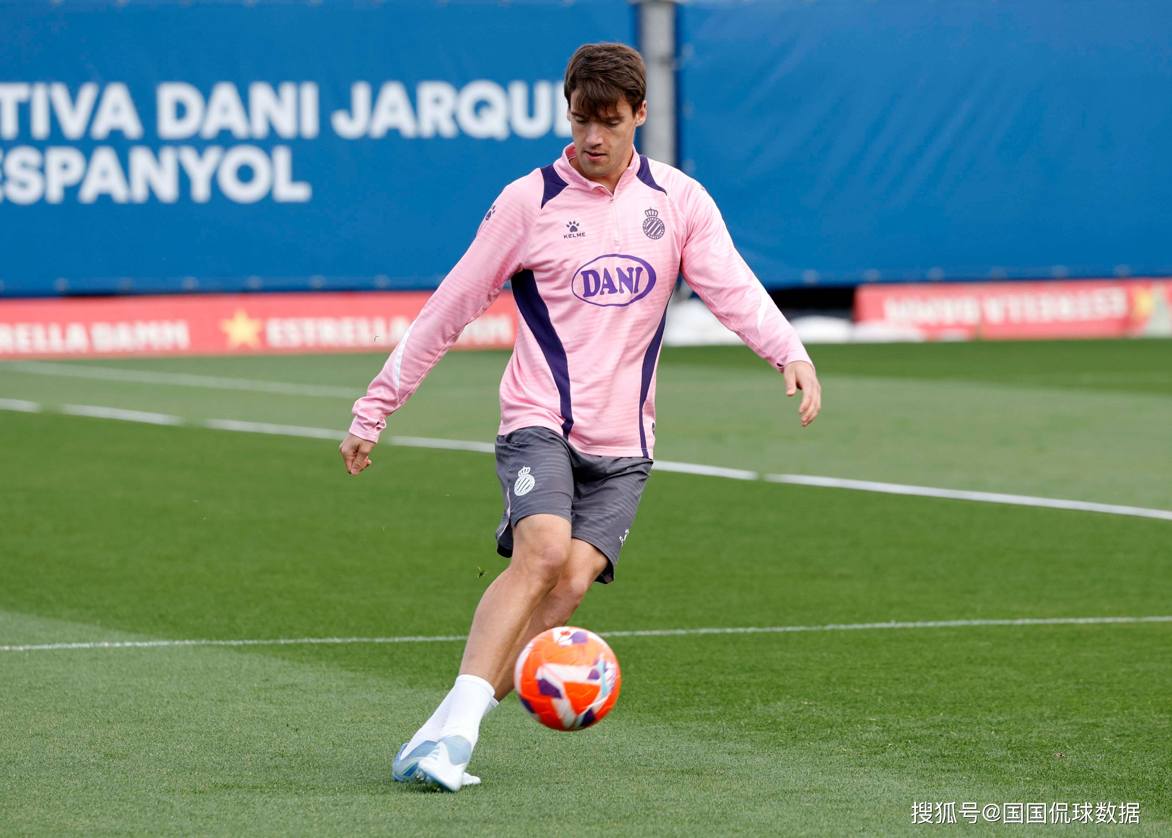 开云综合app登录入口-穆古鲁扎重返赛场，战术调整首场状态出色，西班牙队观众沸腾！的简单介绍